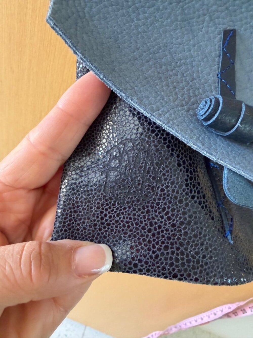 Handcrafted Two Toned Stingray Leather Artisanal Crossbody Bag Blue Casual - Picture 6 of 13